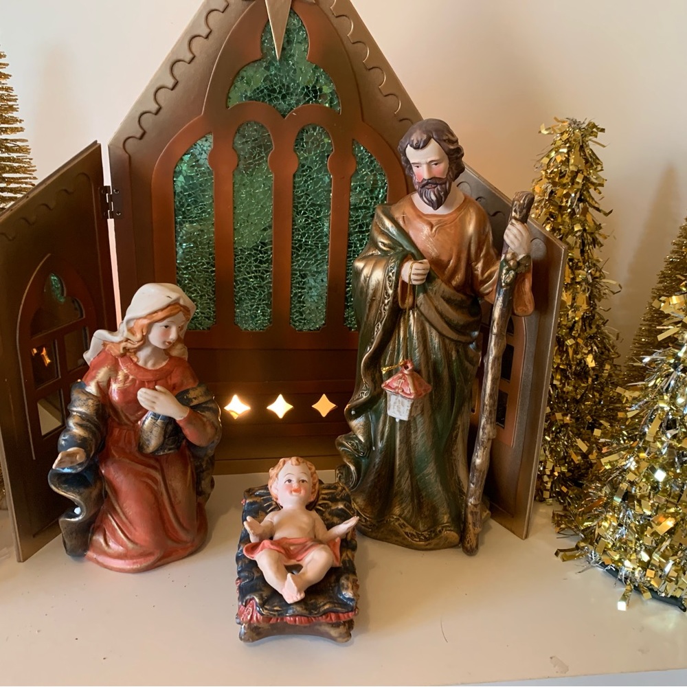 Five Piece Renaissance Nativity Set Made By North Pole